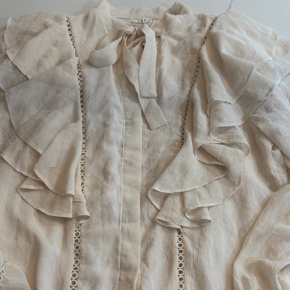 Chic Cream Ruffled Blouse with Bow Tie - Picture 3 of 5
